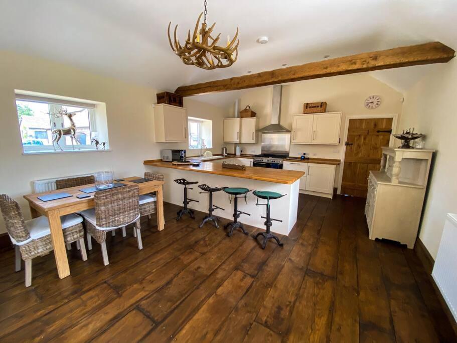 The Udderhouse - Udderly Unforgettable Retreat Villa Donyatt Buitenkant foto